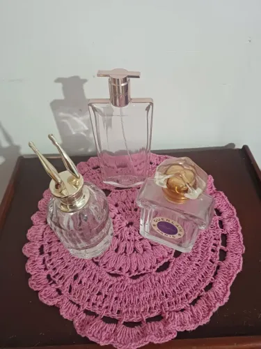 de Perfume Importado Vazio - Ideal para Decoração ou Coleção