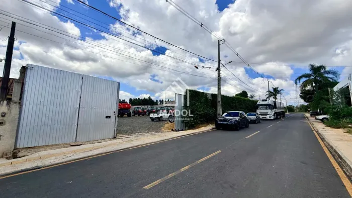 OPORTUNIDADE ESTRATÉGICA: BARRACÃO COM AMPLO PÁTIO PARA VENDA E LOCAÇÃO
