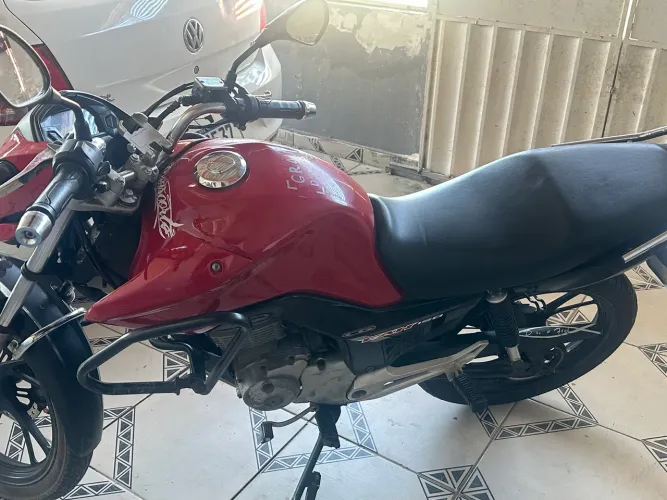 Vende-se uma Fan 150 2015 quitada no ponto para transferir