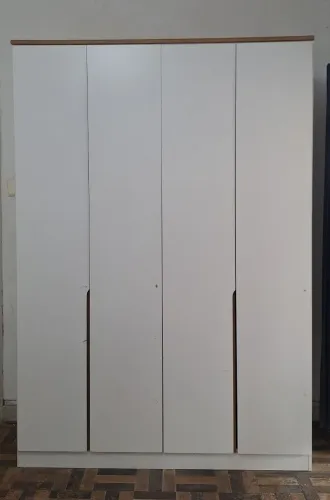 Guarda-roupa branco - grande capacidade de armazenamento