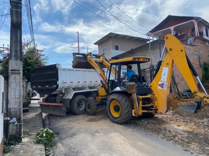 Retroescavadeira JCB 4x4 Ano 2011.