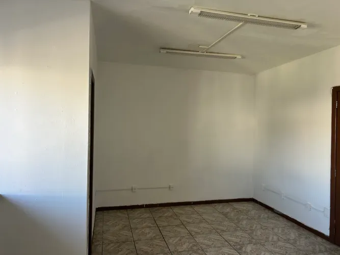 Sala comercial ao lado da UFSC