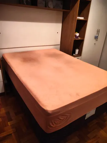 Vendo cama box com colchão