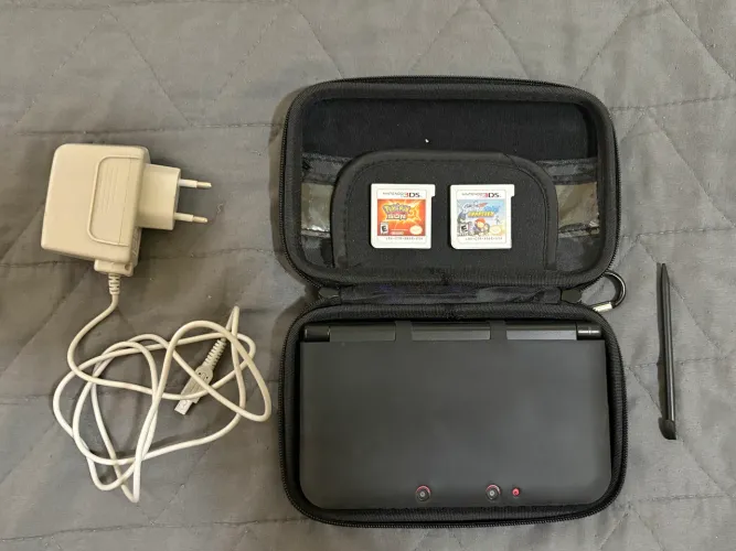 Nintendo 3DS XL com Pokémon Sun