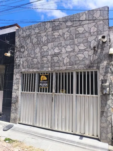 Vende-se Repasse no Alecrim, com dois quartos, sala, wc.valor R$ 38mil reais mais saldo