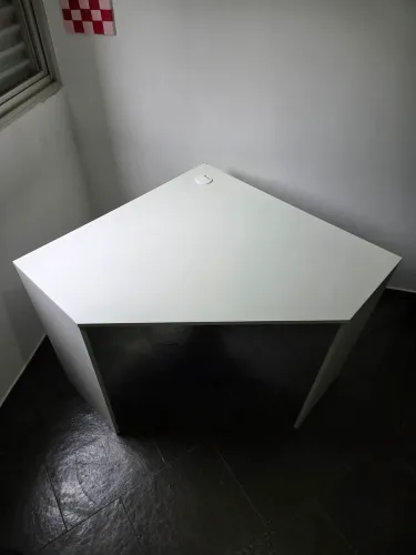 Vendo escrivaninha de canto