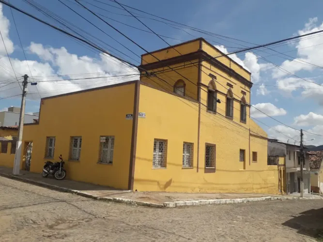 Vendo Casarão no Centro de Baturité Imóvel Comercial para diversos FINS