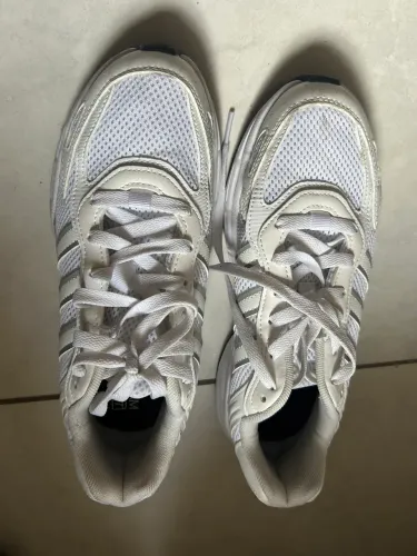Tênis adidas