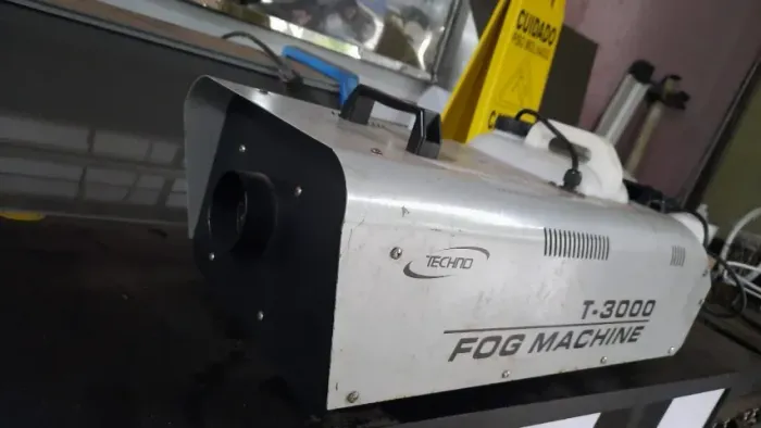 Maquina fumaça 3000 Watts 127 volts Fog Machime T3000 bem conservada funcionando 100%