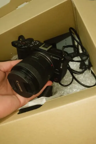 Câmera canon r50v