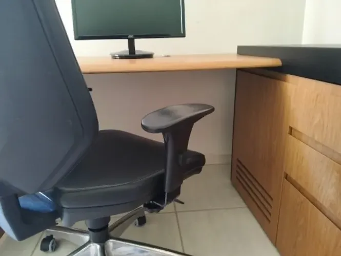 Mesa de escritório completa