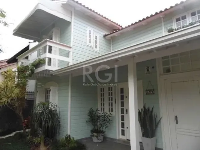 Residência para Venda - 208m², 3 dormitórios, sendo 1 suites, 4 vagas - Nonoai