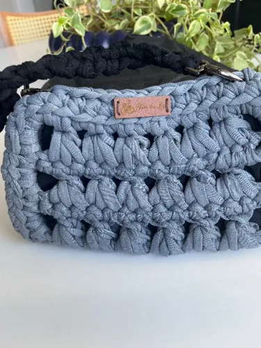 Bolsa em fio de malha