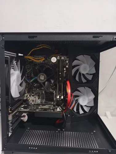 PC "Gamer" básico (liga porém não dá vídeo e depois desliga)