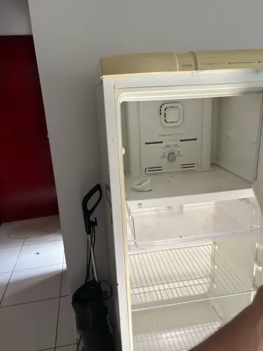 Vendo Geladeira Electrolux Cycle Defrost 240L Degelo Prático Uma Porta Branca RE31 220v