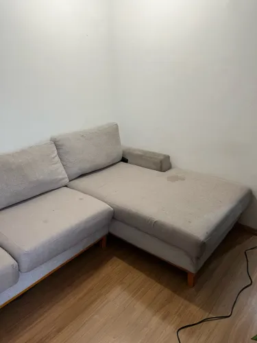 Sofá com chaise tecido em linho 3 lugares usado