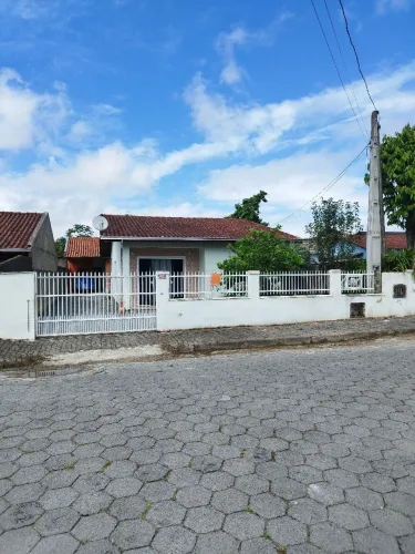 Aluga duas casas no mesmo quintal no Itinga Araquari