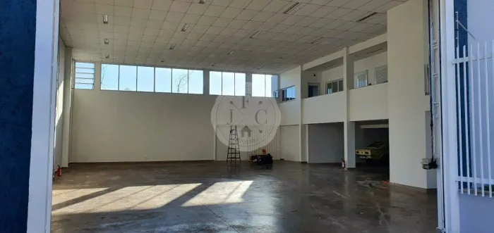 Galpão/Salão comercial para Alugar, com 548 m² construídos e Pé direito duplo - Bairro Pla