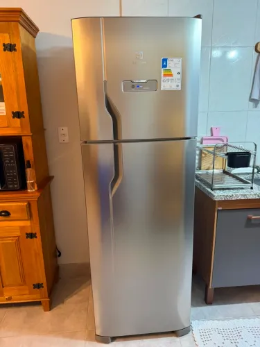 Geladeira Electrolux Frost Free 371L Turbo Congelamento Duplex Cor Inox DFX41
