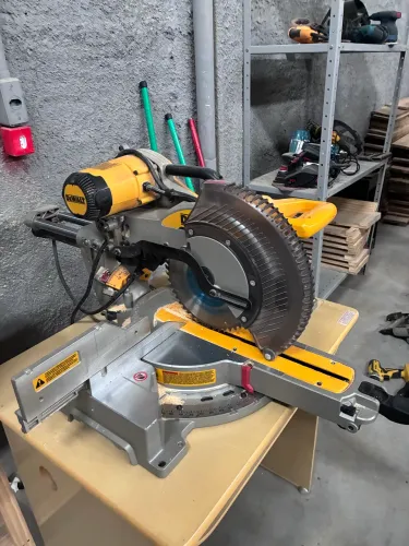 Serra Esquadria Dewalt 12 Polegadas DWS779