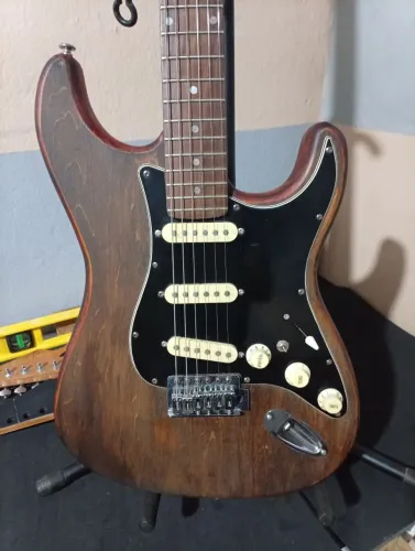 Guitarra Stratocaster 