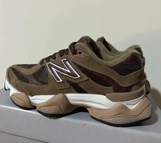 Tênis New Balance Couro Marrom tamanho 43