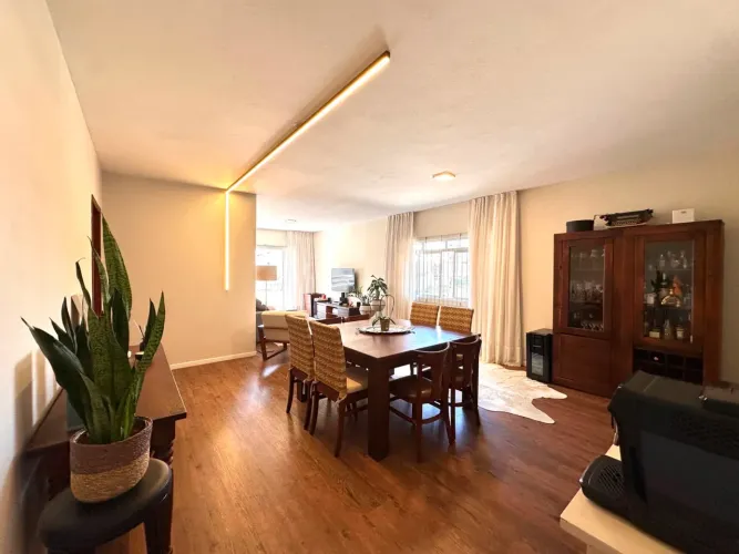 Apartamento amplo à venda em Coqueiros - 148 m², 3 dormitórios e suíte