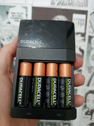 Carregador de pilhas duracell