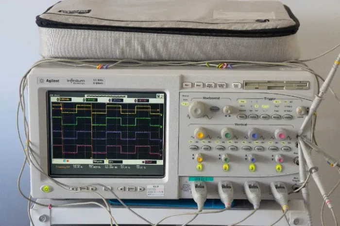 Osciloscópio Agilent 54845A (1.5GHz - 4 Canais) com acessórios