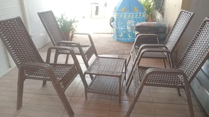Mesa e cadeiras 