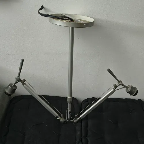 Luminária articulada de metal