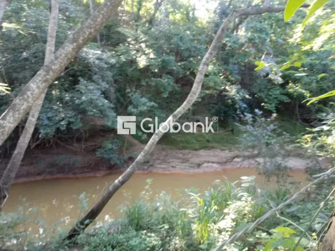 Venda de chácara 3.000 m², Lagoinha em Montes Claros.