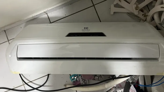 Vendo ar-condicionado  eletrolux