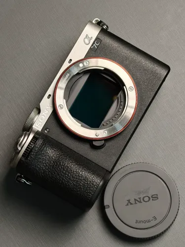 Câmera Sony A7c II baixa contagem de cliques.