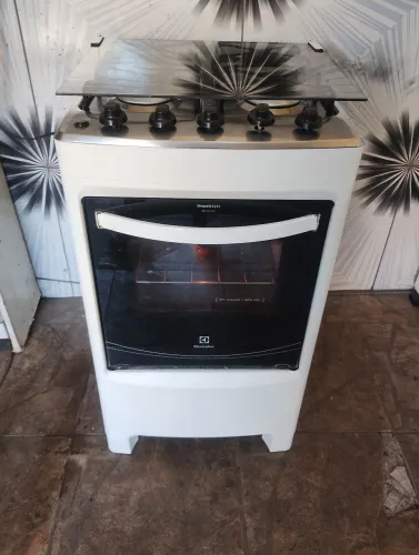 Vendo fogão semi novo