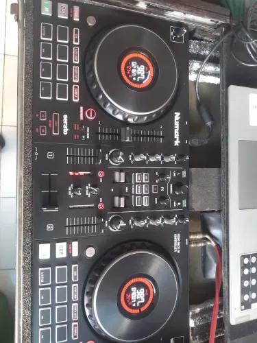 Vende-se comtroladora para DJ