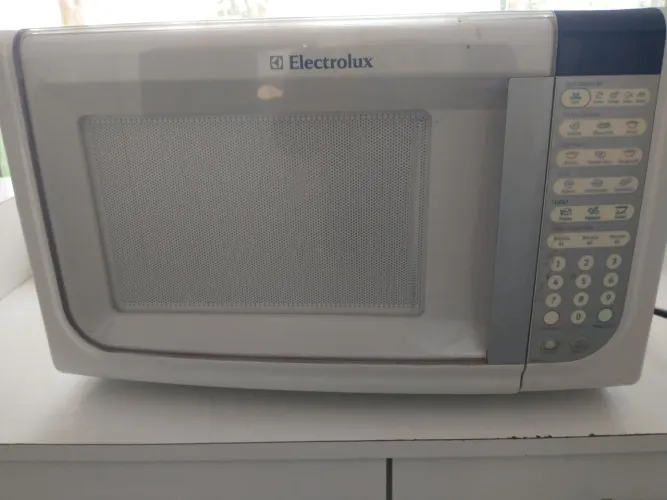 Microondas funcionando 150,00