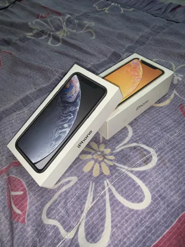 Caixa do iPhone XR preta e dourada original