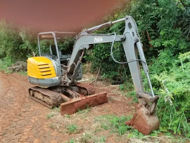 Mini escavadeira volvo ECR28