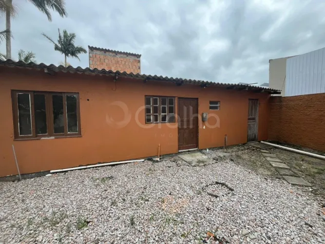 Casa para Venda em Florianópolis, Vargem do Bom Jesus, 3 dormitórios, 1 banheiro, 6 vagas