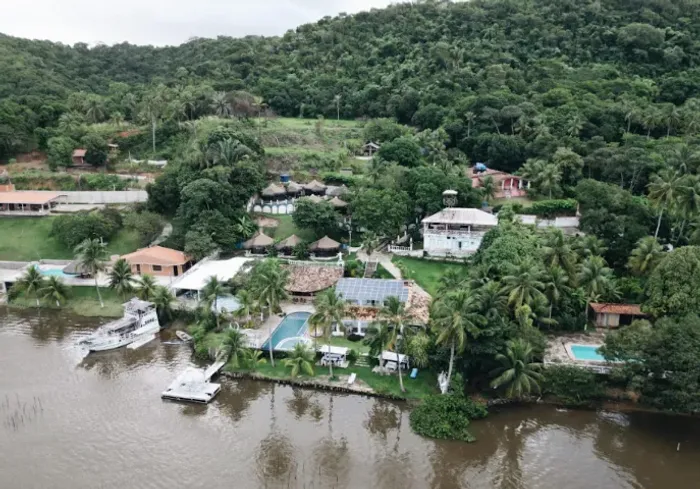 Pousada a beira da Lagoa Mundaú. 4.000m², 24 quartos, energia solar, água própria, pier