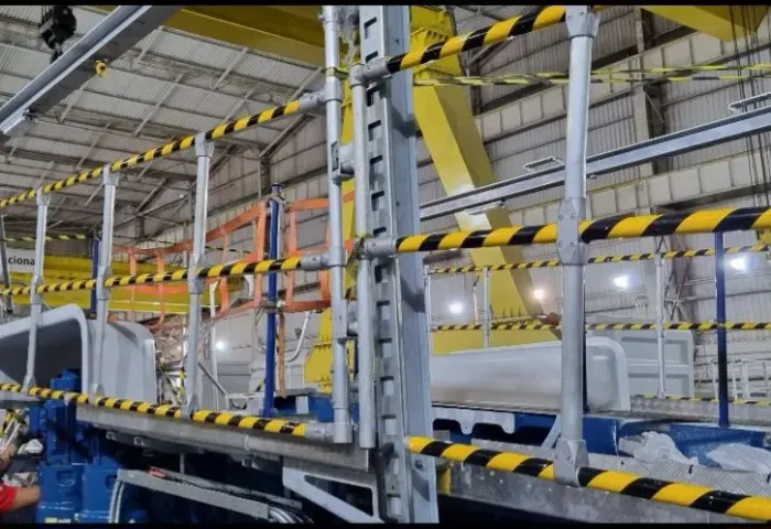 Corrimão com tubo de alumínio.