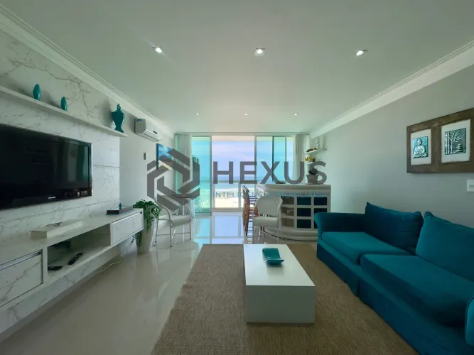 Apartamento reformado frente mar com varanda vista mar na Praia das Pitangueiras, Guaruja