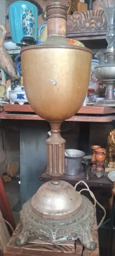 Base de luminária antiga de casarão