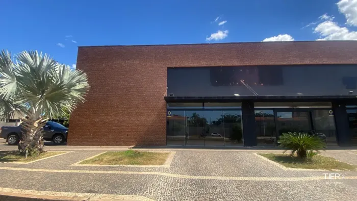 Loja Comercial - Visibilidade Total em Avenida Movimentada