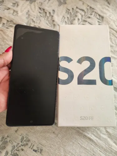 Celular S20 FE- Semi novo 