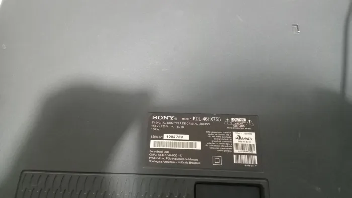 Tv Sony modelo KDL 46HX755 liga e desliga quando coloca na tomada