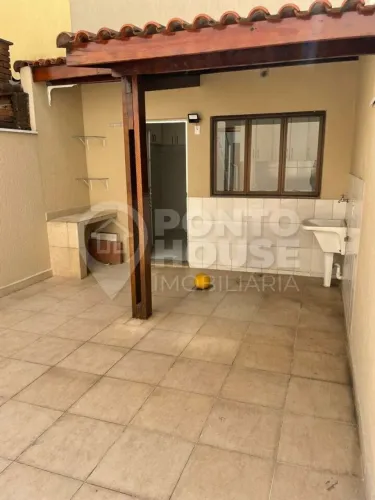 Sobrado à venda com 2 dormitórios, 2 vagas no bairro da Vila das Mercês