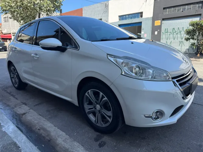 Peugeot 208 Griffe 1.6 Flex 16V 5P Mec. 2015
