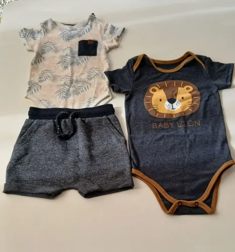 Conjunto ( veste de 6 aos 9 meses)